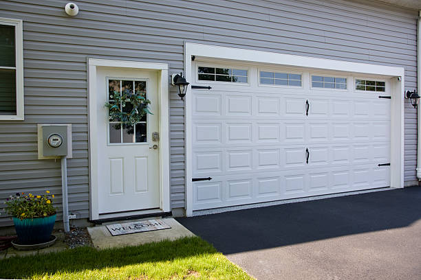 24/7 Emergency Garage Door Panel Replacement experts in Keuka Park, NY